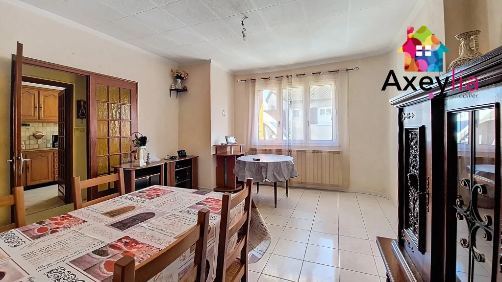 Maison familiale 4 chambres avec jardin et garage à Pouilly-sous-Charlieu