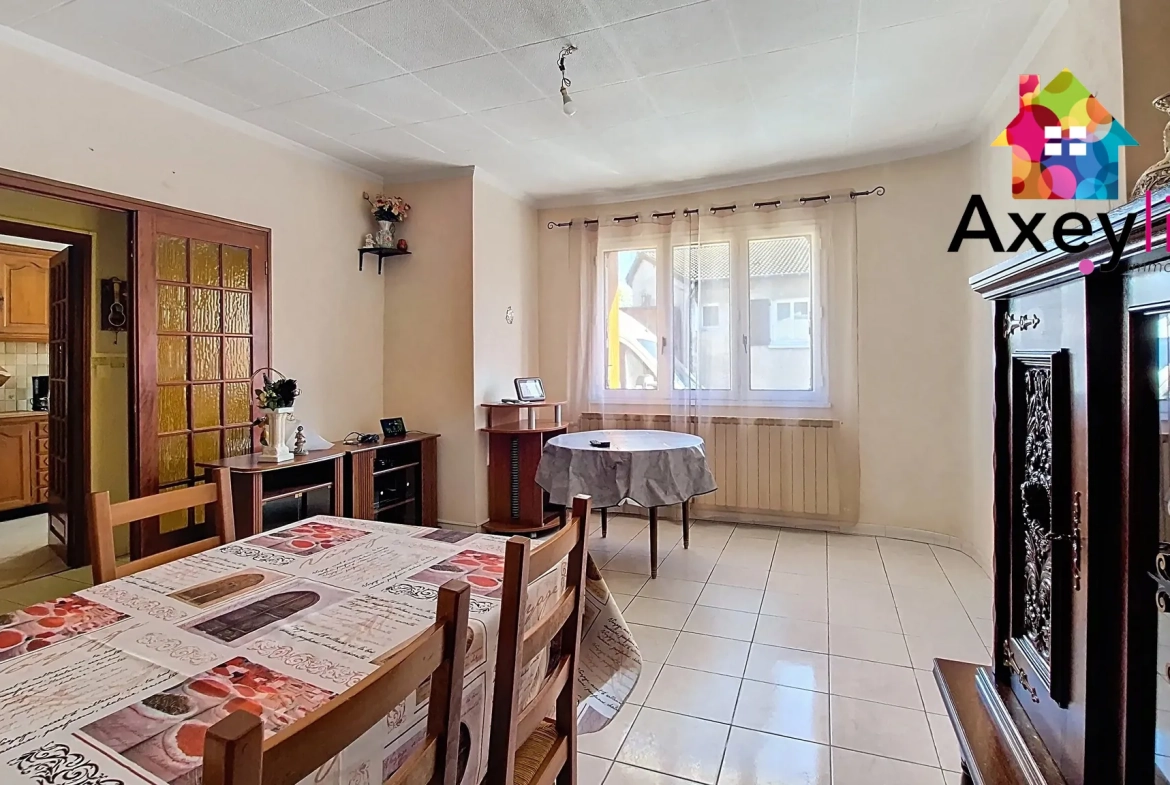 Maison familiale 4 chambres avec jardin et garage à Pouilly-sous-Charlieu 