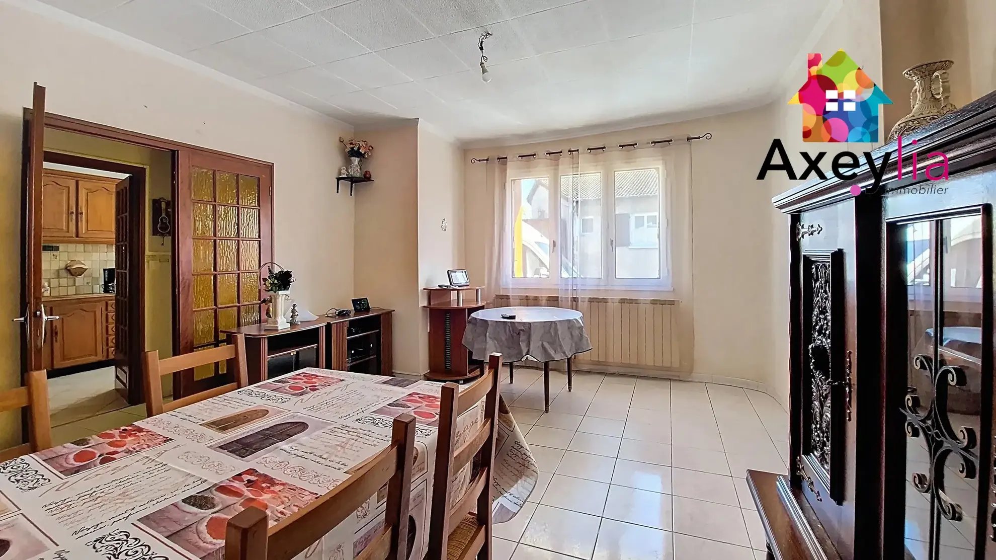 Maison familiale 4 chambres avec jardin et garage à Pouilly-sous-Charlieu 