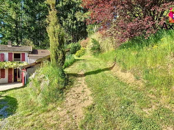 Maison 3 chambres avec grand terrain à Matour - Secteur calme et vue agréable 