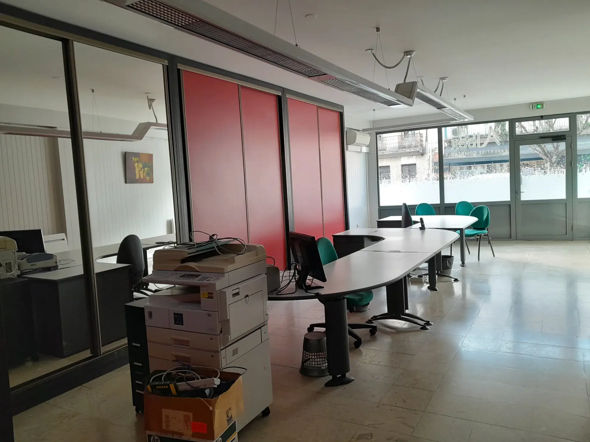 Immeuble professionnel de 101 m² avec jardin à Moissac - Excellent état 