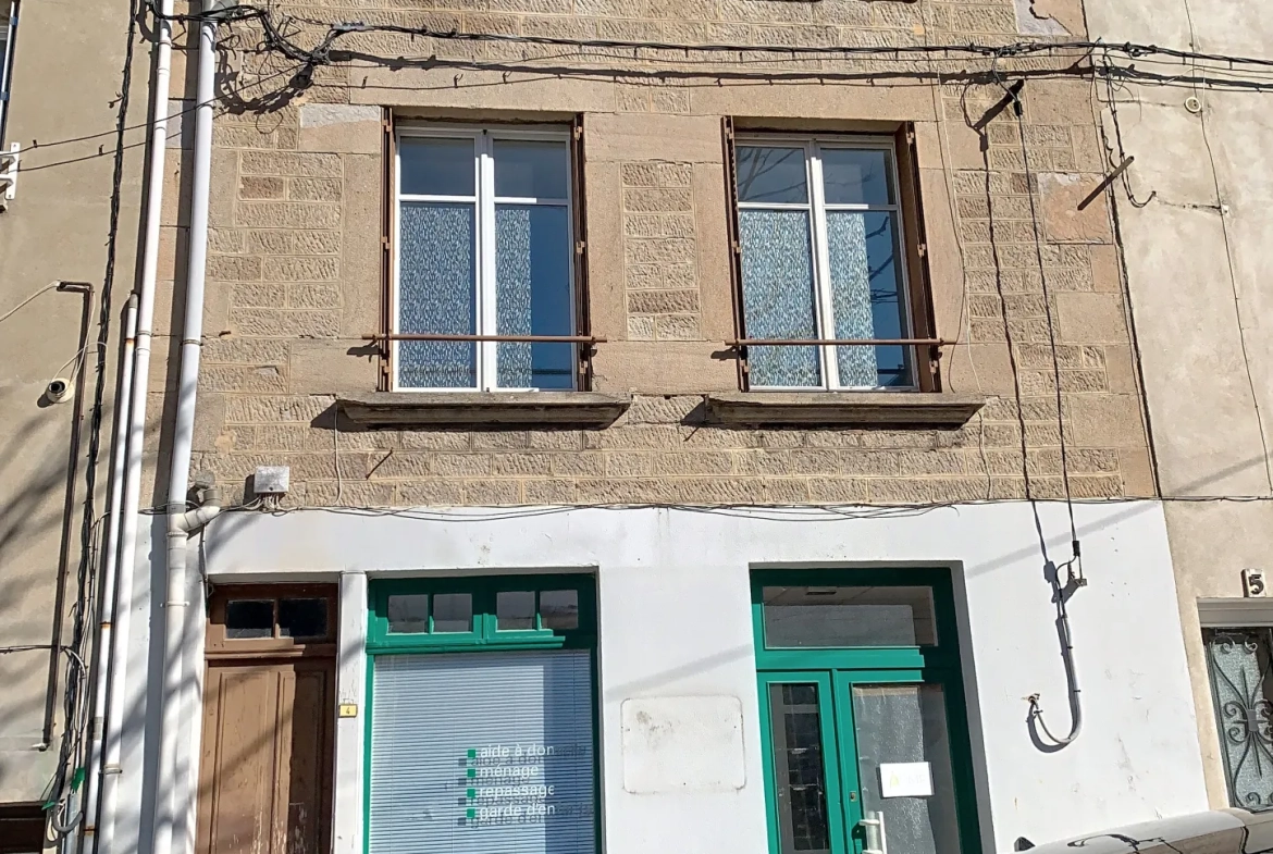 À vendre appartement T3 de 70 m² à Saint-Héand, à rénover, avec potentiel d'aménagement 