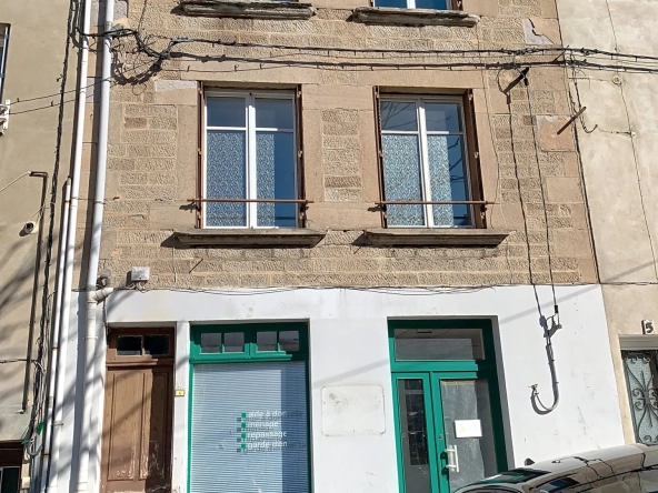 À vendre appartement T3 de 70 m² à Saint-Héand, à rénover, avec potentiel d'aménagement