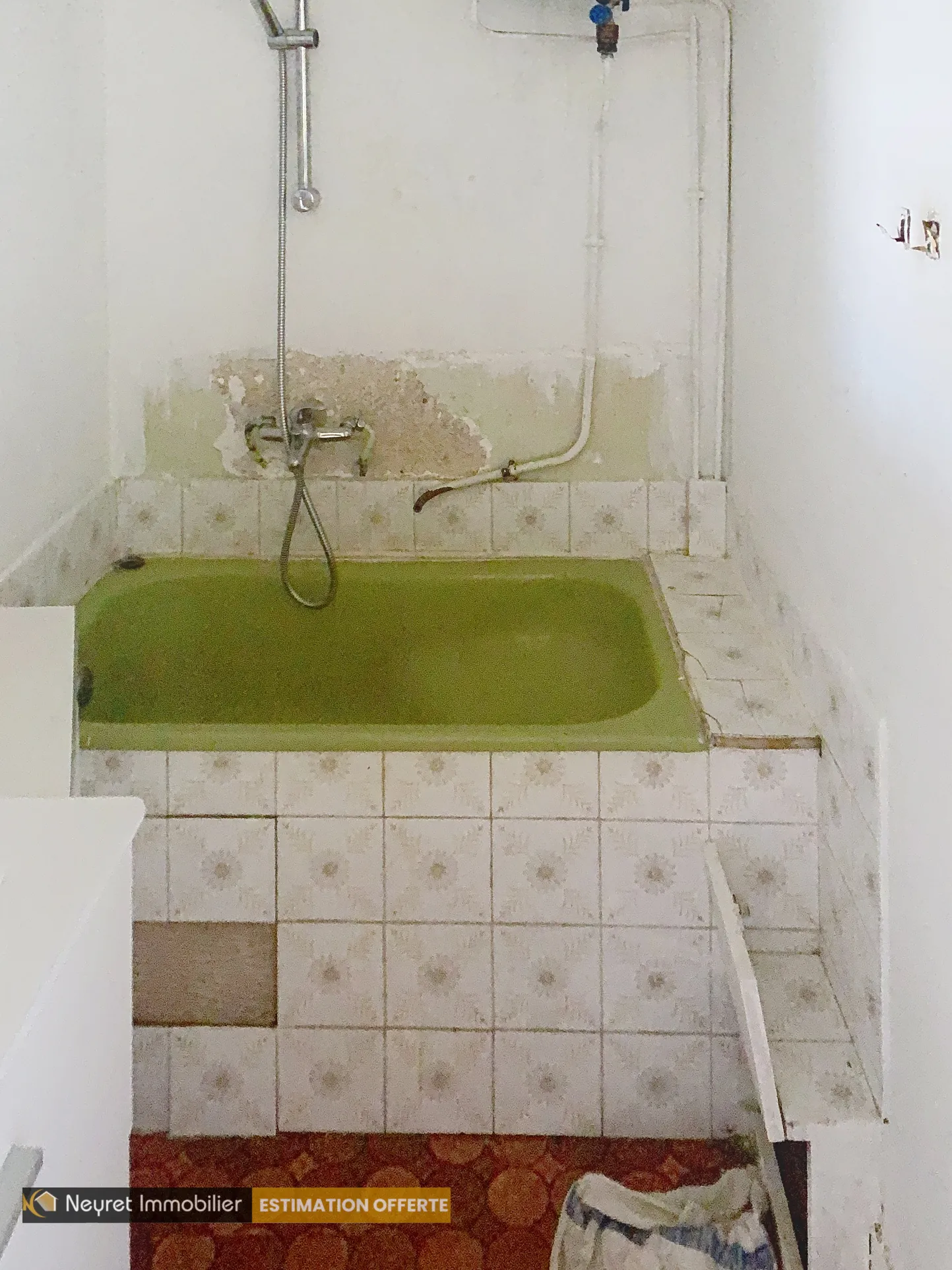 À vendre appartement T3 de 70 m² à Saint-Héand, à rénover, avec potentiel d'aménagement 
