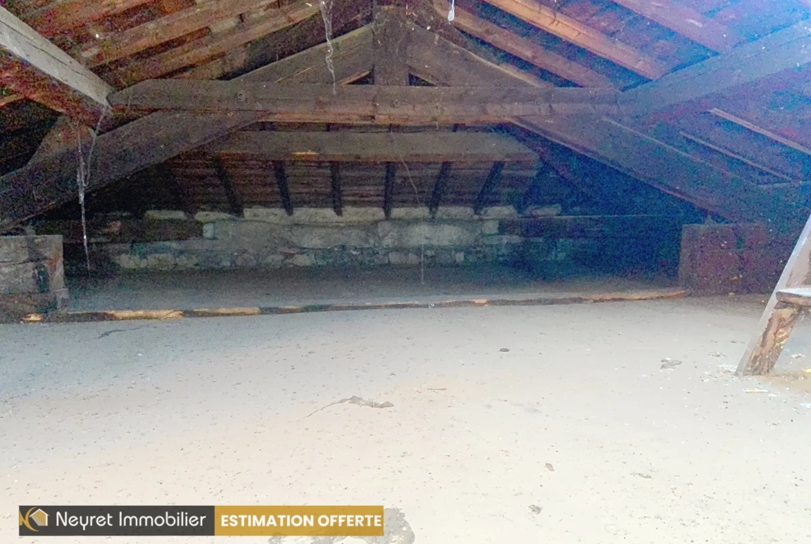 À vendre appartement T3 de 70 m² à Saint-Héand, à rénover, avec potentiel d'aménagement 