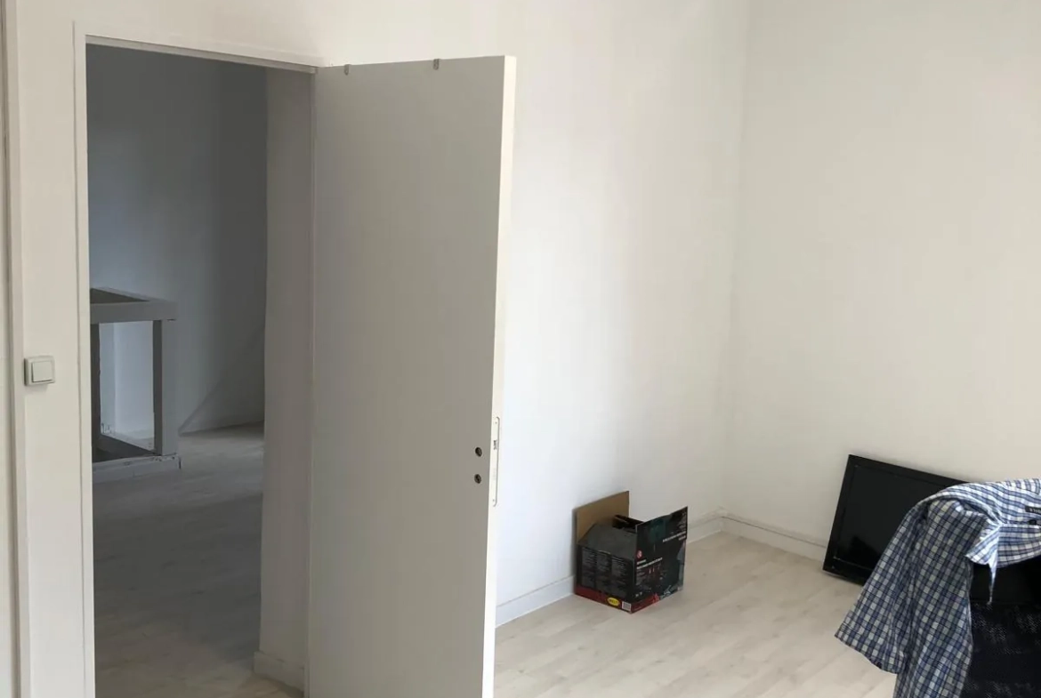Appartement 2 pièces rénové à Ivry-sur-Seine, proche métro ligne 7 