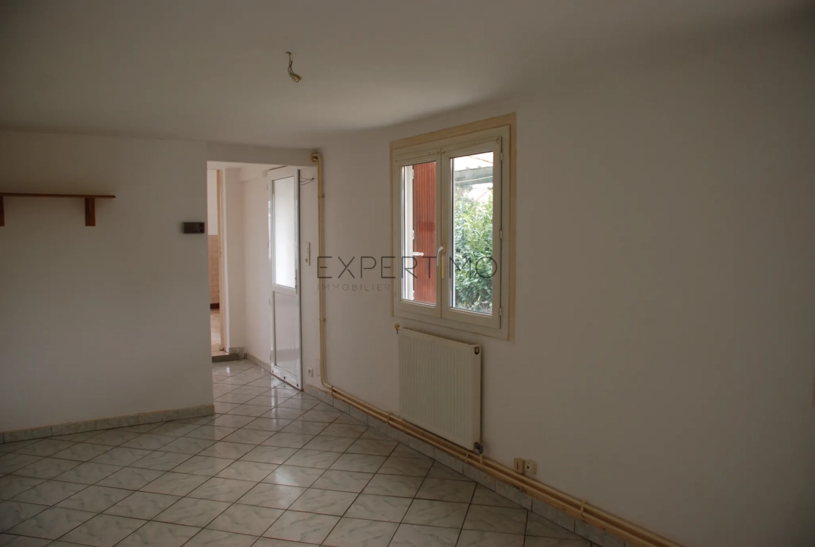 Maison à rénover de 52m² à Courcelles-sur-Seine avec grand terrain 