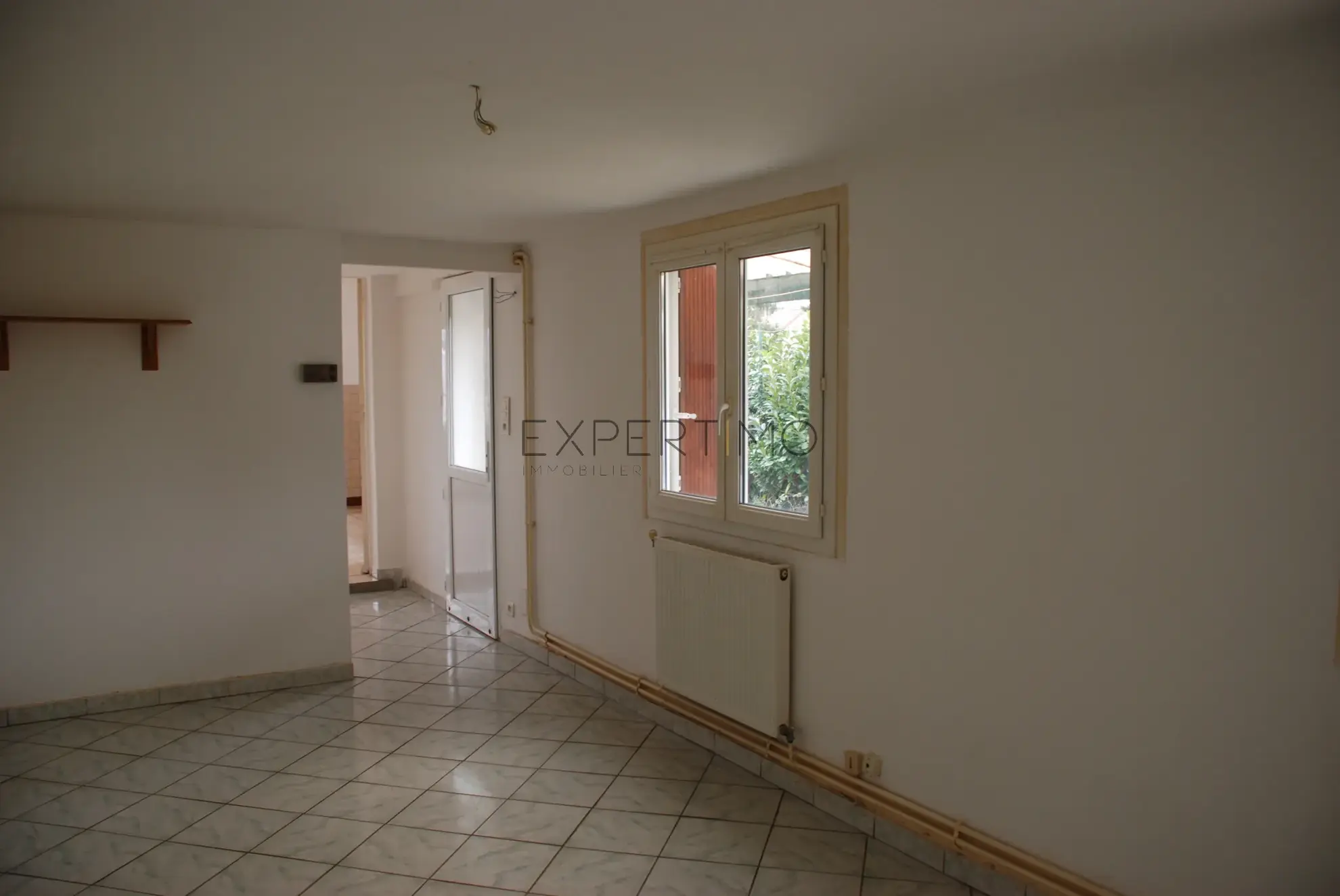 Maison à rénover de 52m² à Courcelles-sur-Seine avec grand terrain 