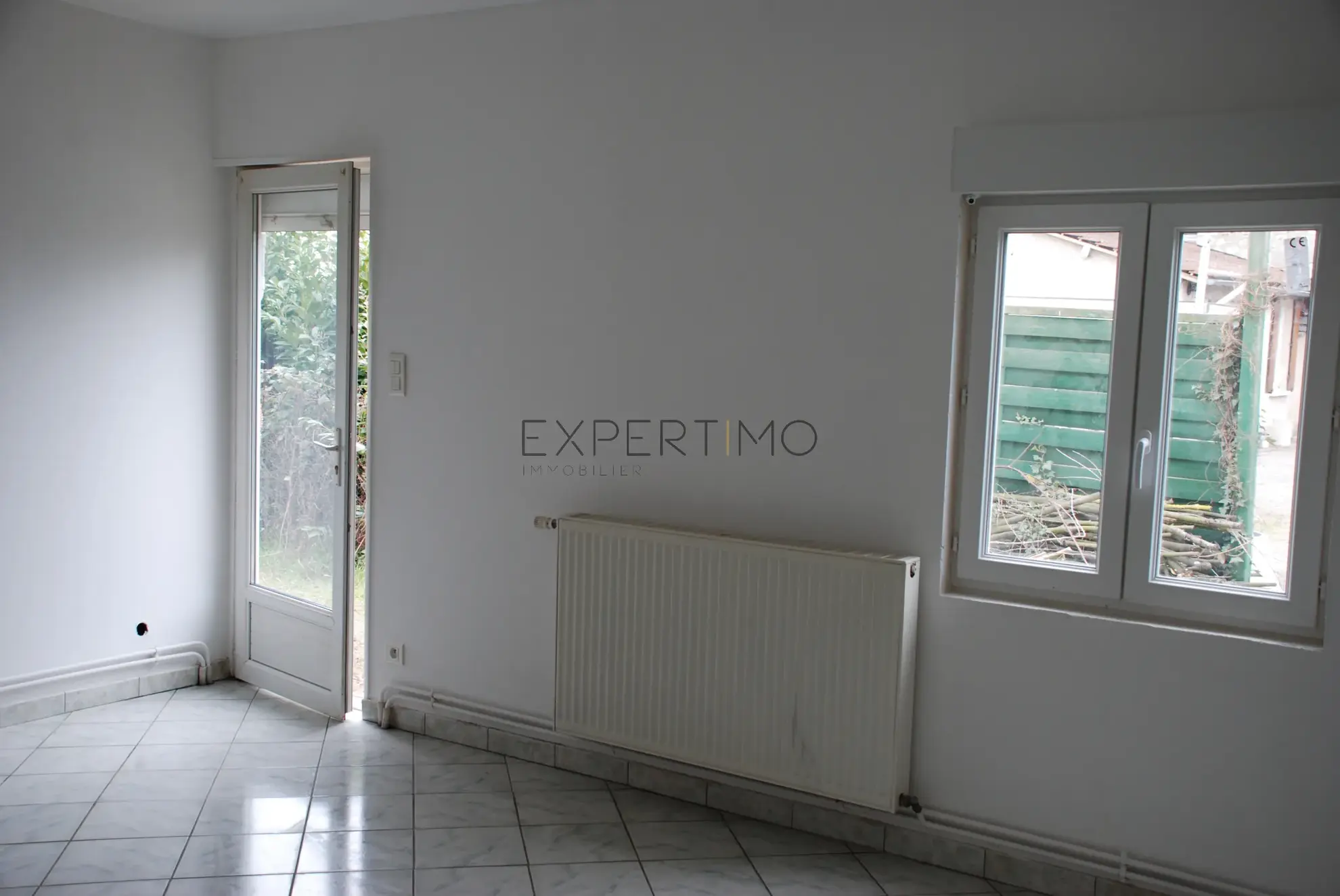 Maison à rénover de 52m² à Courcelles-sur-Seine avec grand terrain 