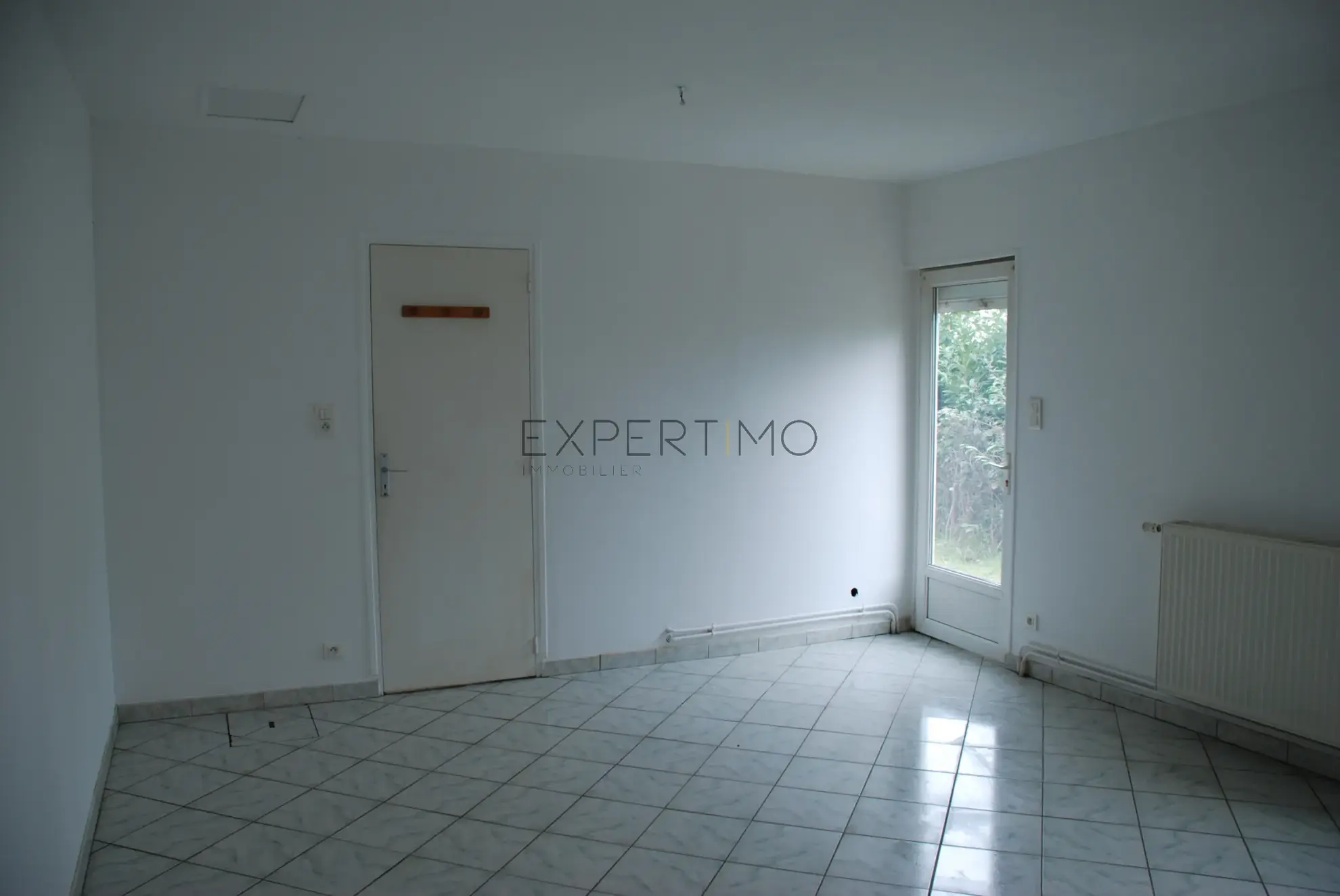 Maison à rénover de 52m² à Courcelles-sur-Seine avec grand terrain 