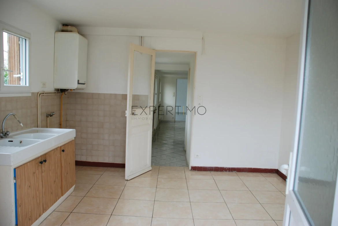 Maison à rénover de 52m² à Courcelles-sur-Seine avec grand terrain 