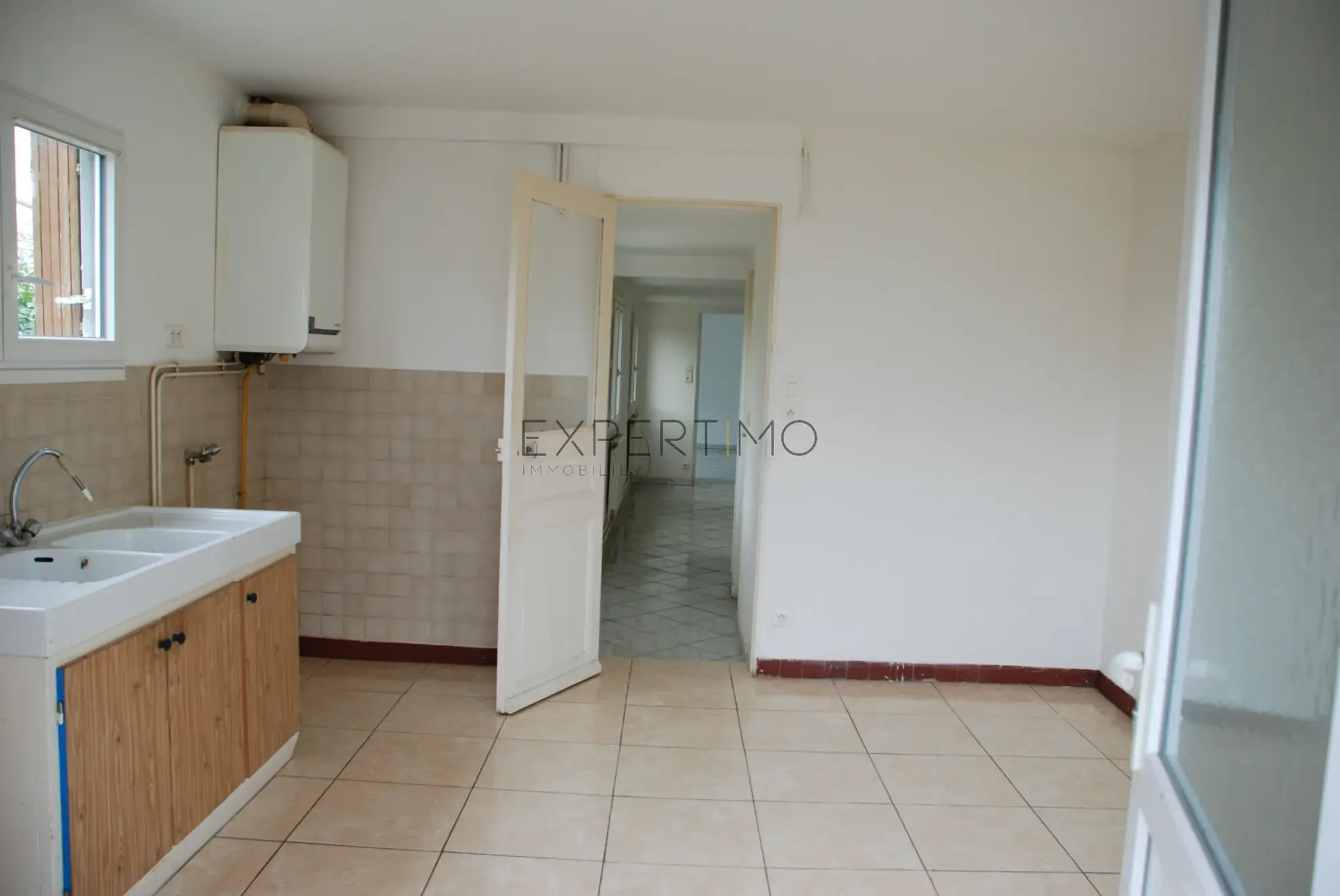 Maison à rénover de 52m² à Courcelles-sur-Seine avec grand terrain 