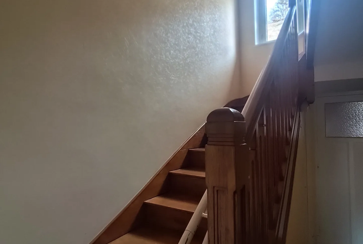 Spacieuse maison familiale de 224 m² à Espalion avec jardin et dépendance 