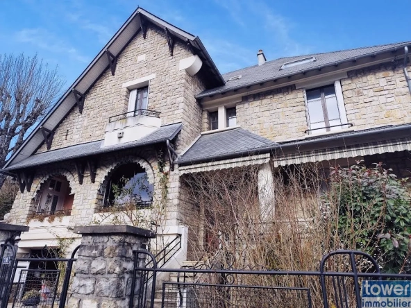 Spacieuse maison familiale de 224 m² à Espalion avec jardin et dépendance