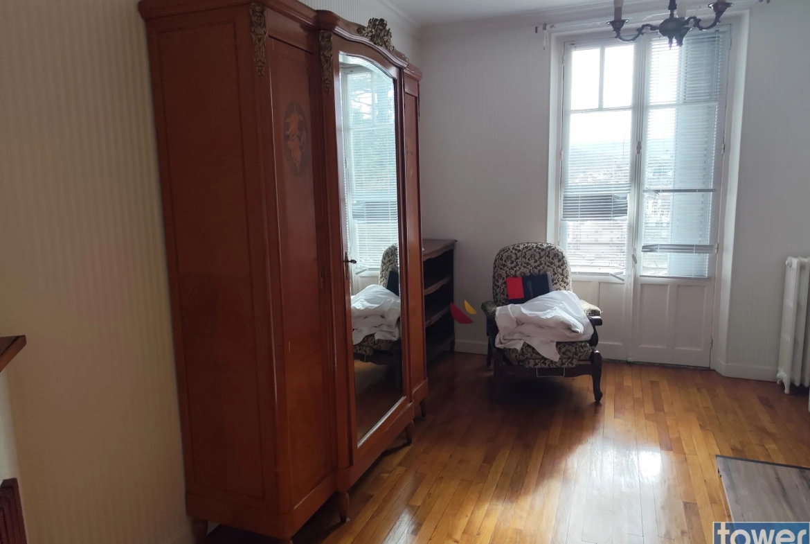Spacieuse maison familiale de 224 m² à Espalion avec jardin et dépendance 