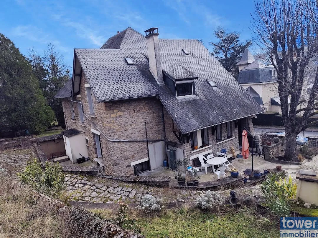 Spacieuse maison familiale de 224 m² à Espalion avec jardin et dépendance 