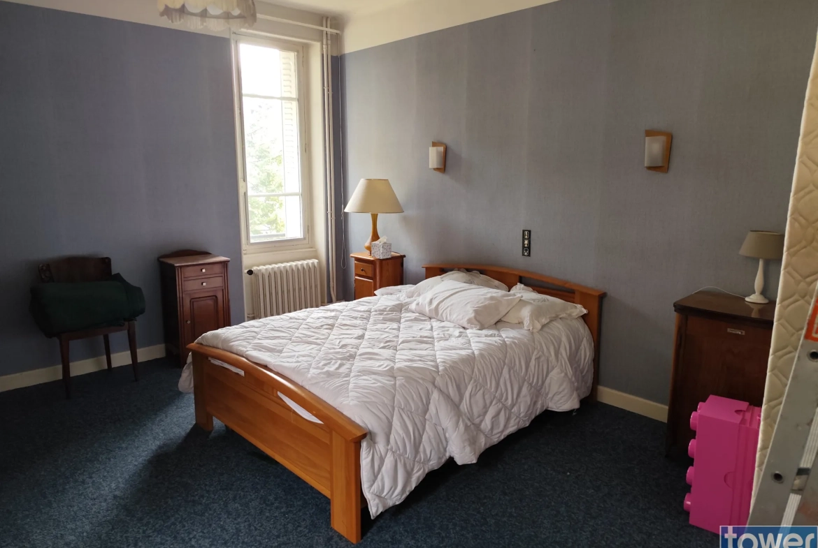 Spacieuse maison familiale de 224 m² à Espalion avec jardin et dépendance 