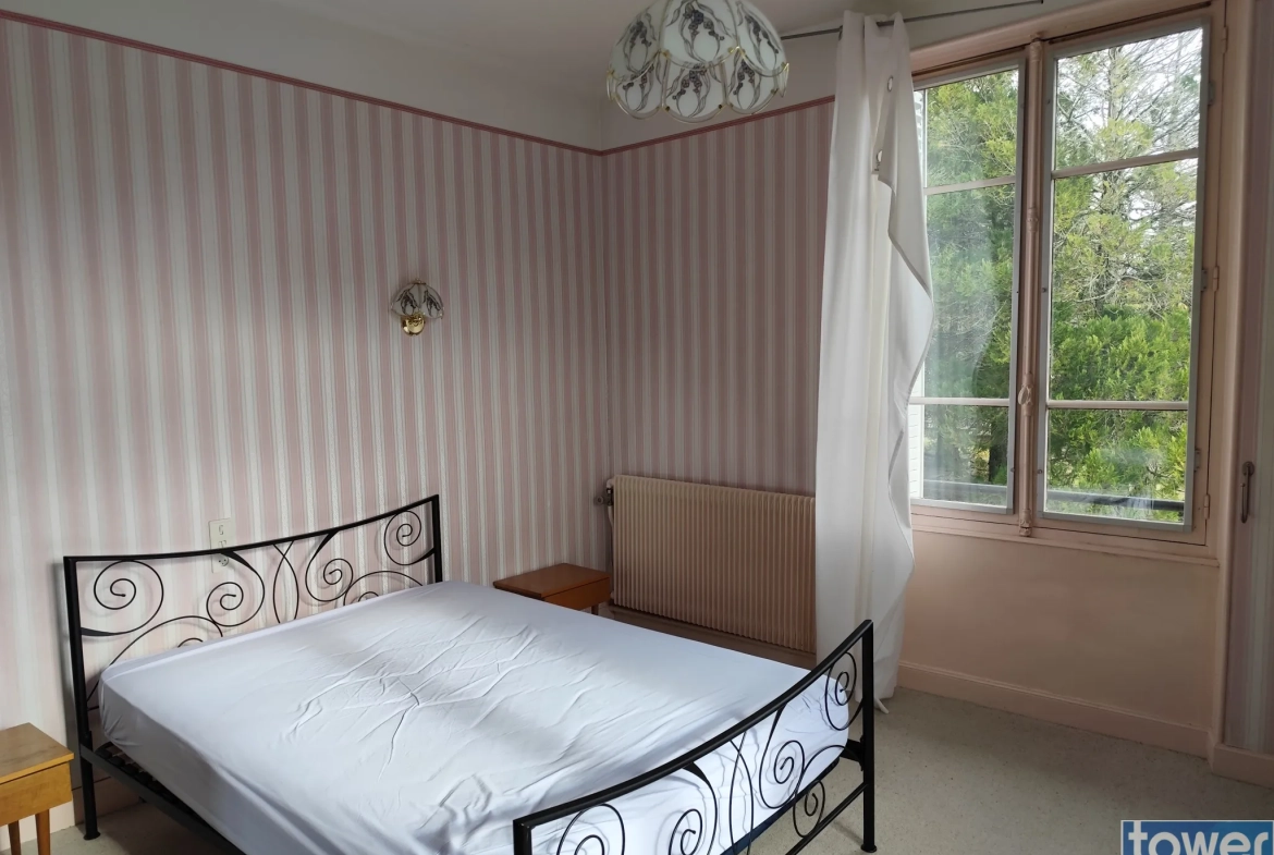 Spacieuse maison familiale de 224 m² à Espalion avec jardin et dépendance 