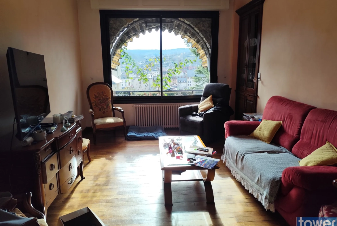 Spacieuse maison familiale de 224 m² à Espalion avec jardin et dépendance 