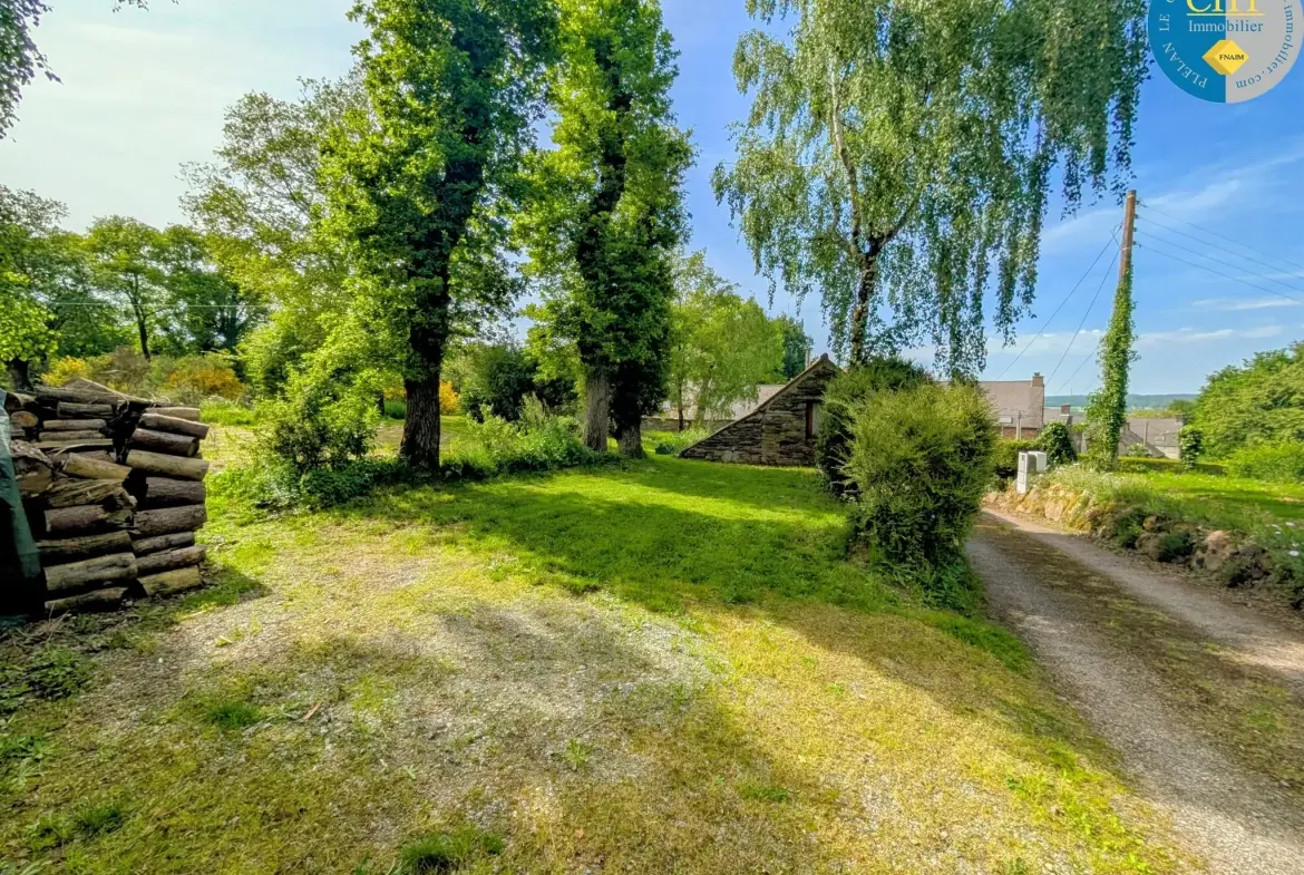 Belle maison en pierre à Guer en Brocéliande avec dépendances et cadre enchanteur 