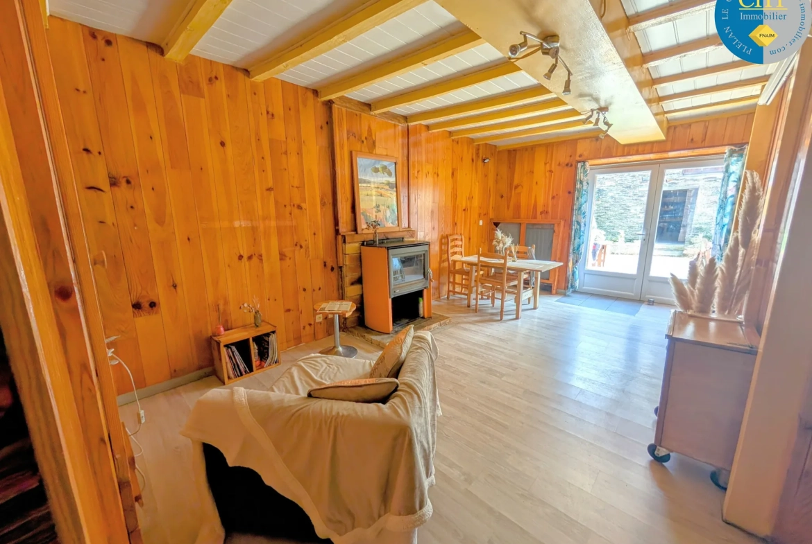 Belle maison en pierre à Guer en Brocéliande avec dépendances et cadre enchanteur 