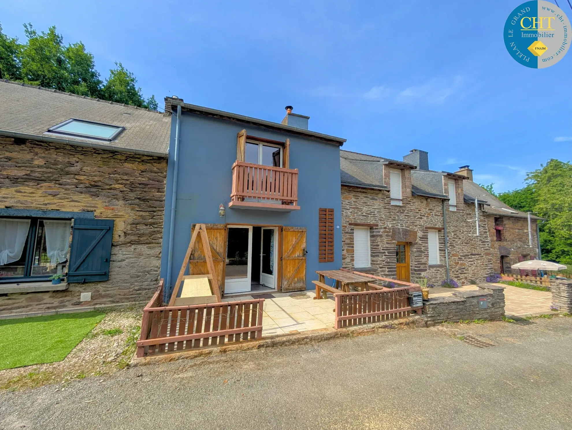 Belle maison en pierre à Guer en Brocéliande avec dépendances et cadre enchanteur 