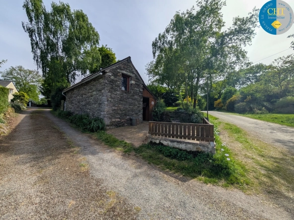 Belle maison en pierre à Guer en Brocéliande avec dépendances et cadre enchanteur 