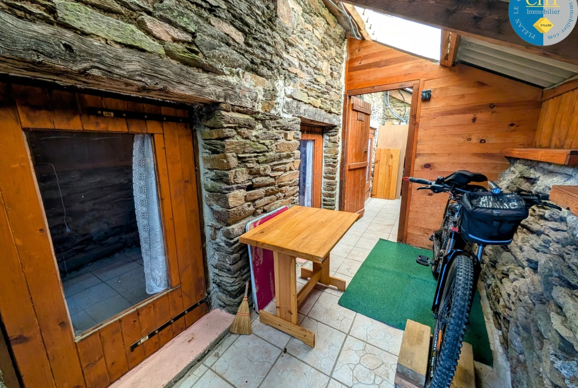 Belle maison en pierre à Guer en Brocéliande avec dépendances et cadre enchanteur 