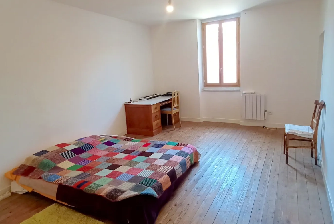 Charmante maison de village à Larrazet de 152 m² avec potentiel d'investissement 