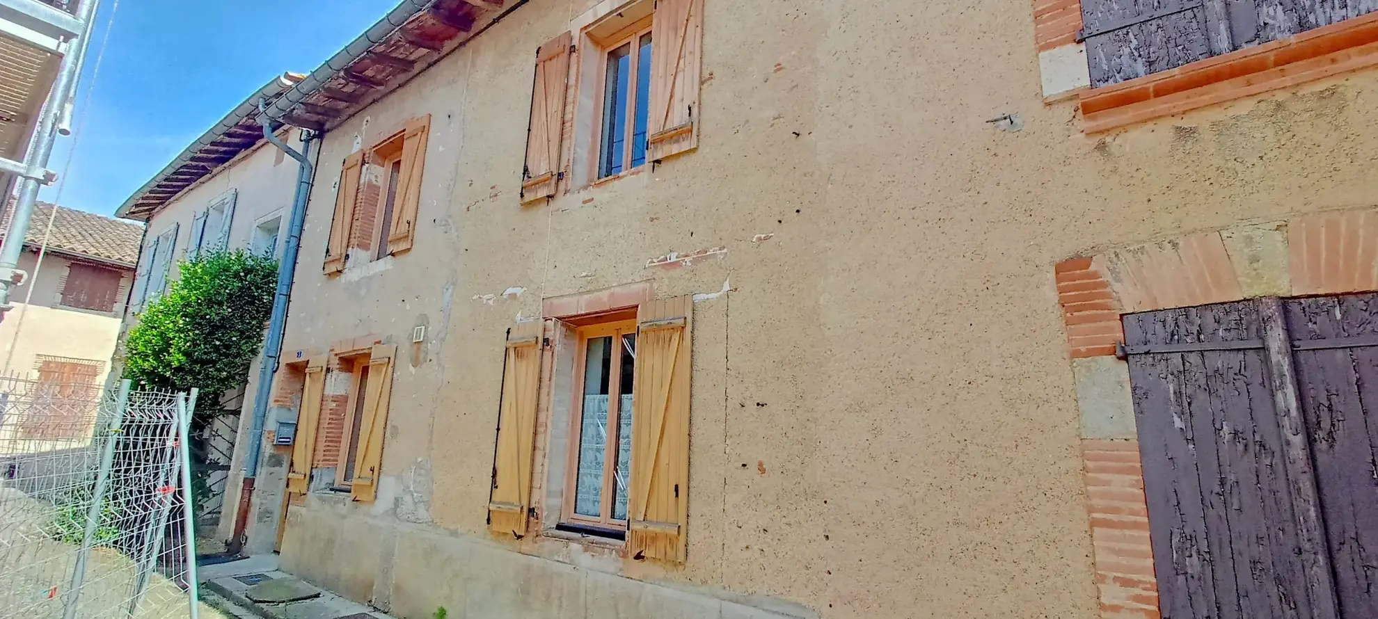 Charmante maison de village à Larrazet de 152 m² avec potentiel d'investissement 