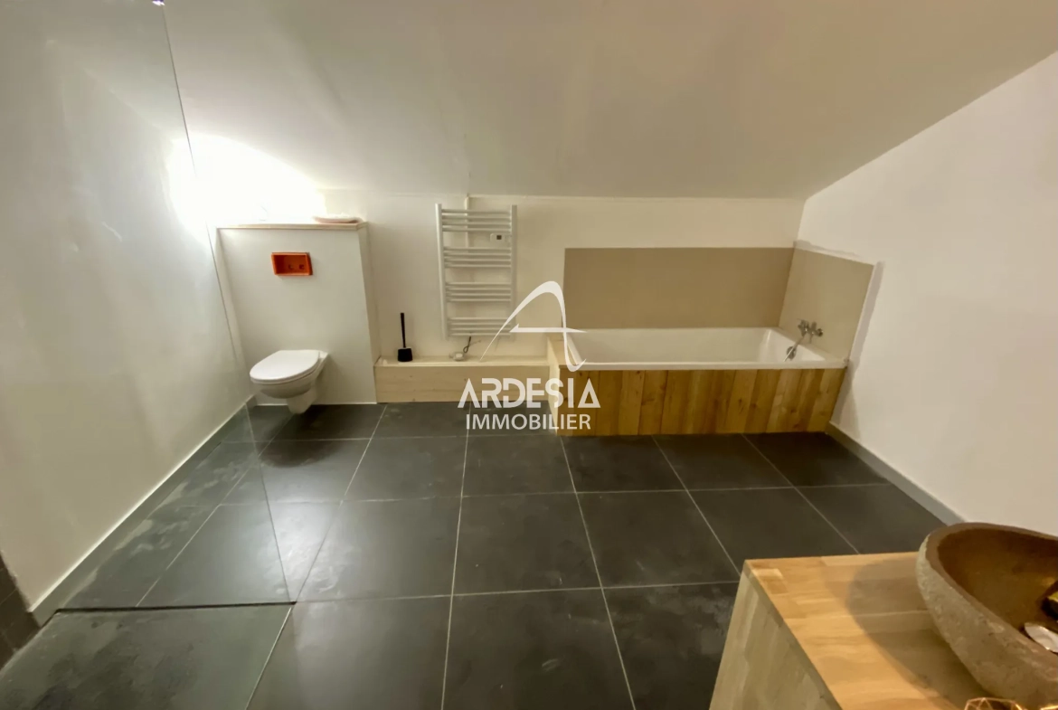 Spacieux loft à rénover à Saint Michel de Maurienne - 230 m² 