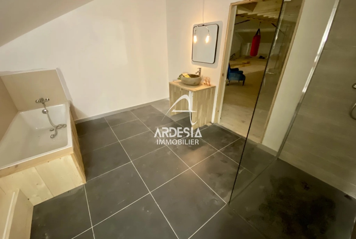 Spacieux loft à rénover à Saint Michel de Maurienne - 230 m² 