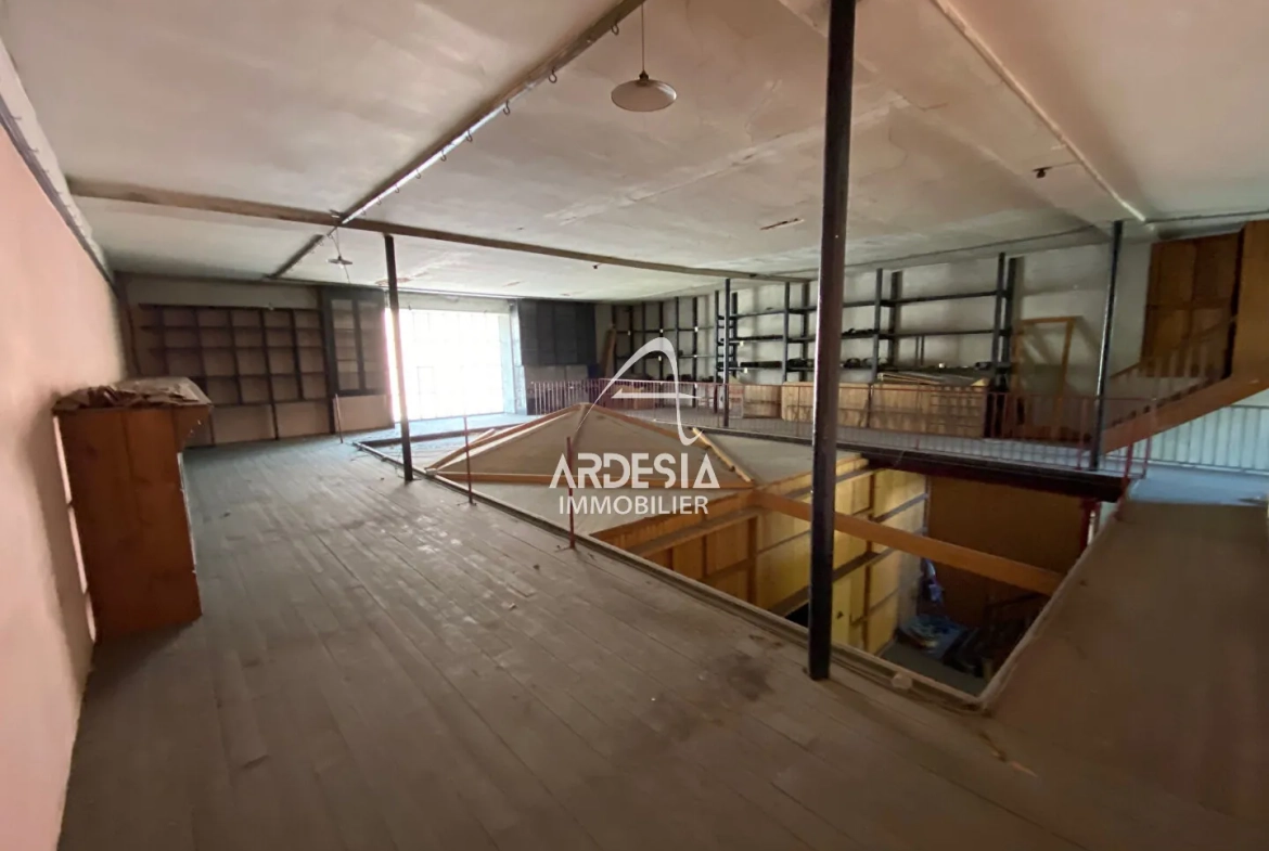 Spacieux loft à rénover à Saint Michel de Maurienne - 230 m² 