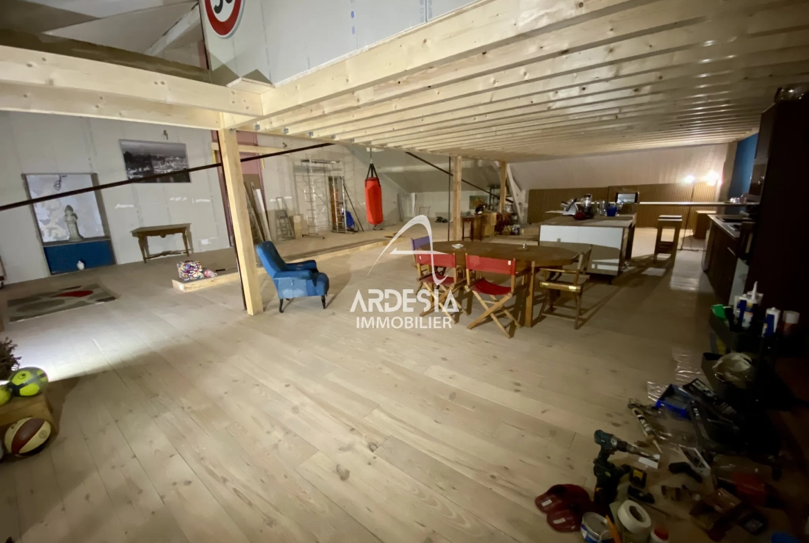 Spacieux loft à rénover à Saint Michel de Maurienne - 230 m² 