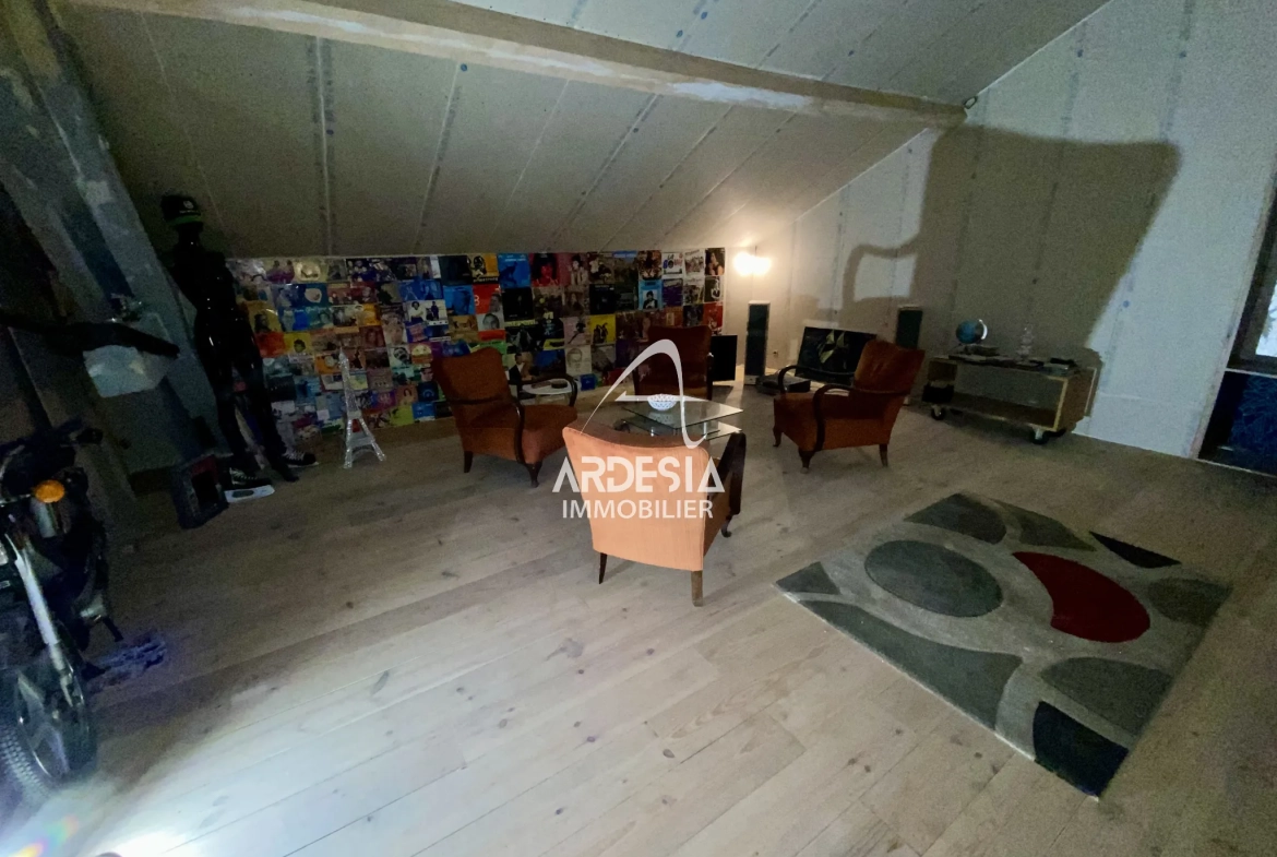 Spacieux loft à rénover à Saint Michel de Maurienne - 230 m² 
