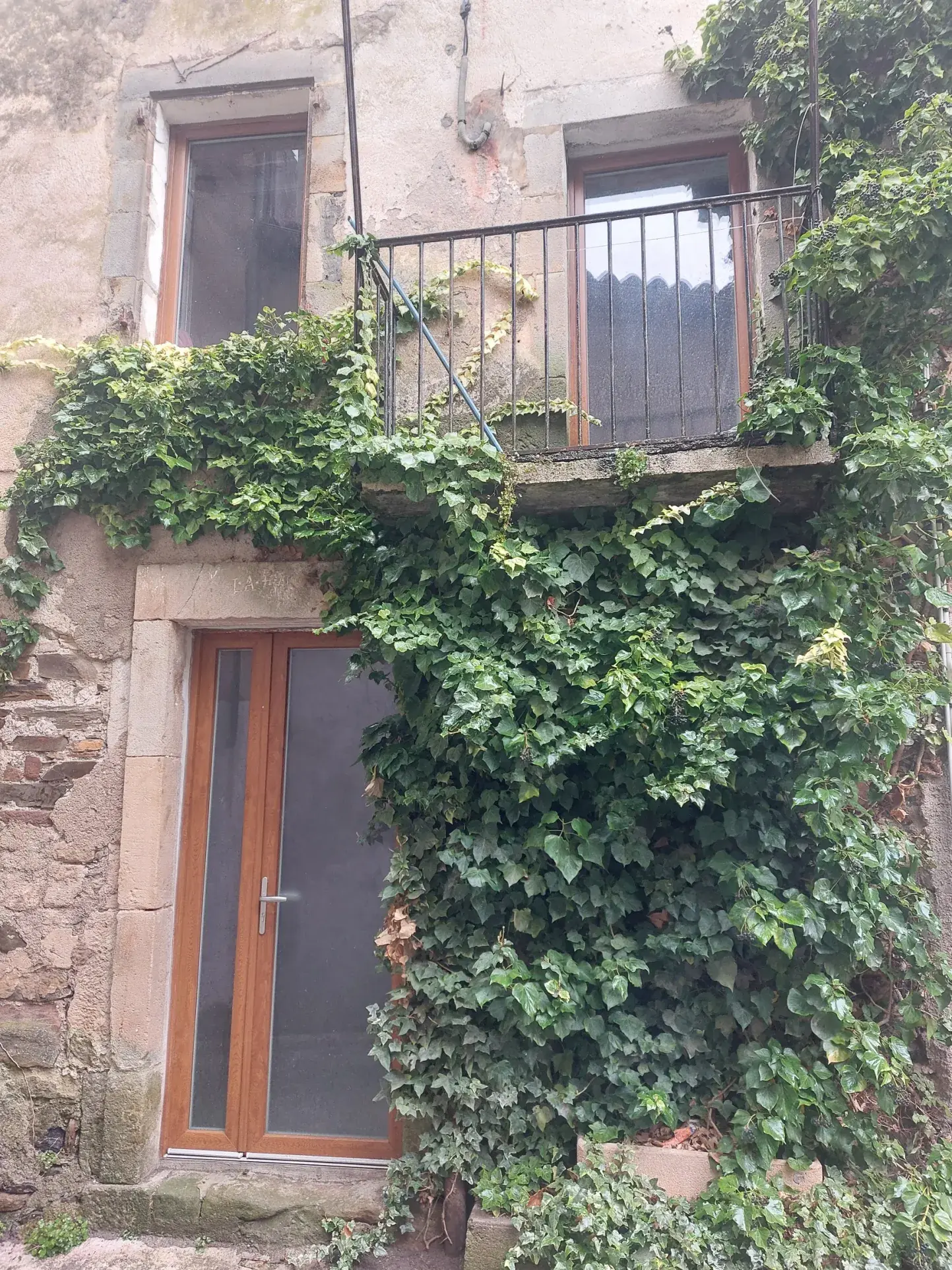 Maison de village à Fayet de 57 m² avec travaux à terminer en milieu rural 