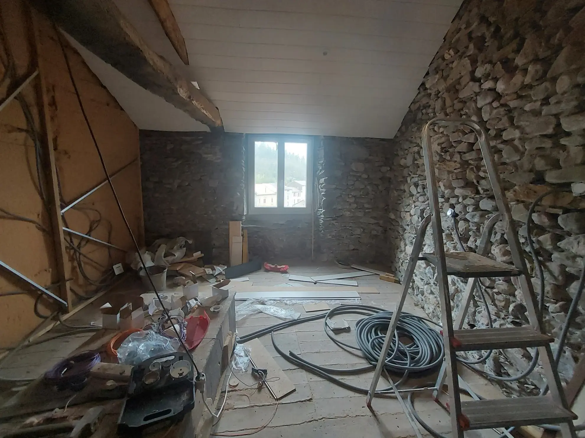 Maison de village à Fayet de 57 m² avec travaux à terminer en milieu rural 
