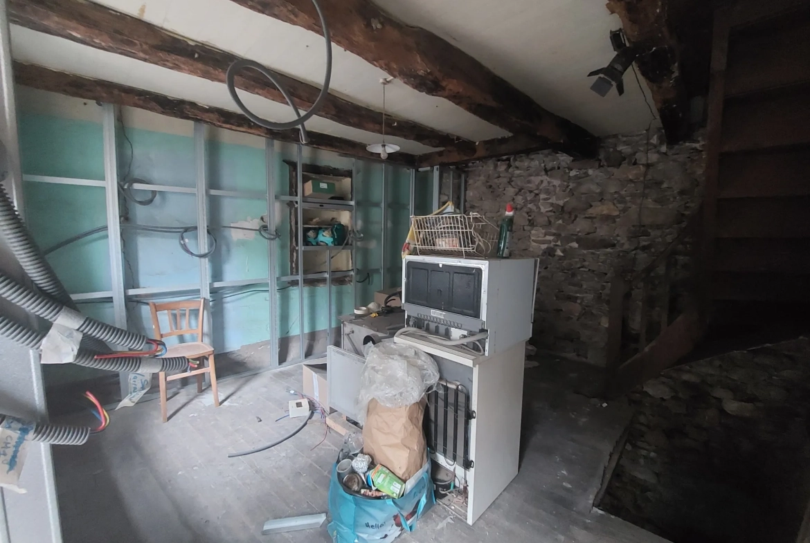 Maison de village à Fayet de 57 m² avec travaux à terminer en milieu rural 