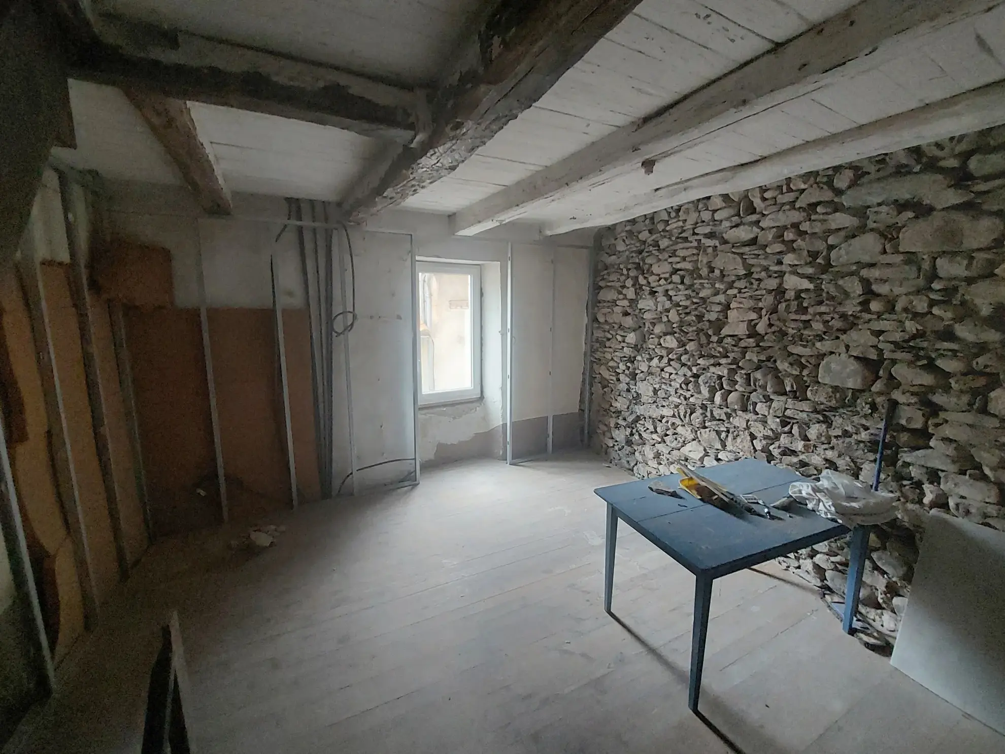 Maison de village à Fayet de 57 m² avec travaux à terminer en milieu rural 