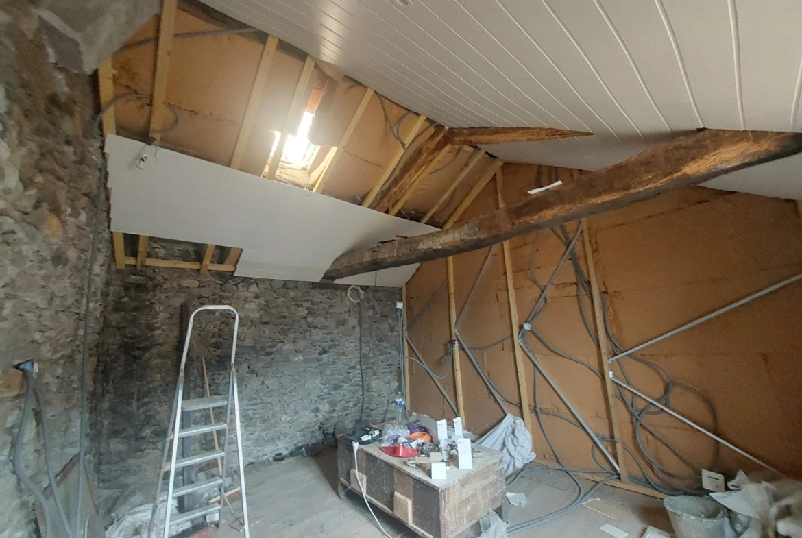 Maison de village à Fayet de 57 m² avec travaux à terminer en milieu rural 