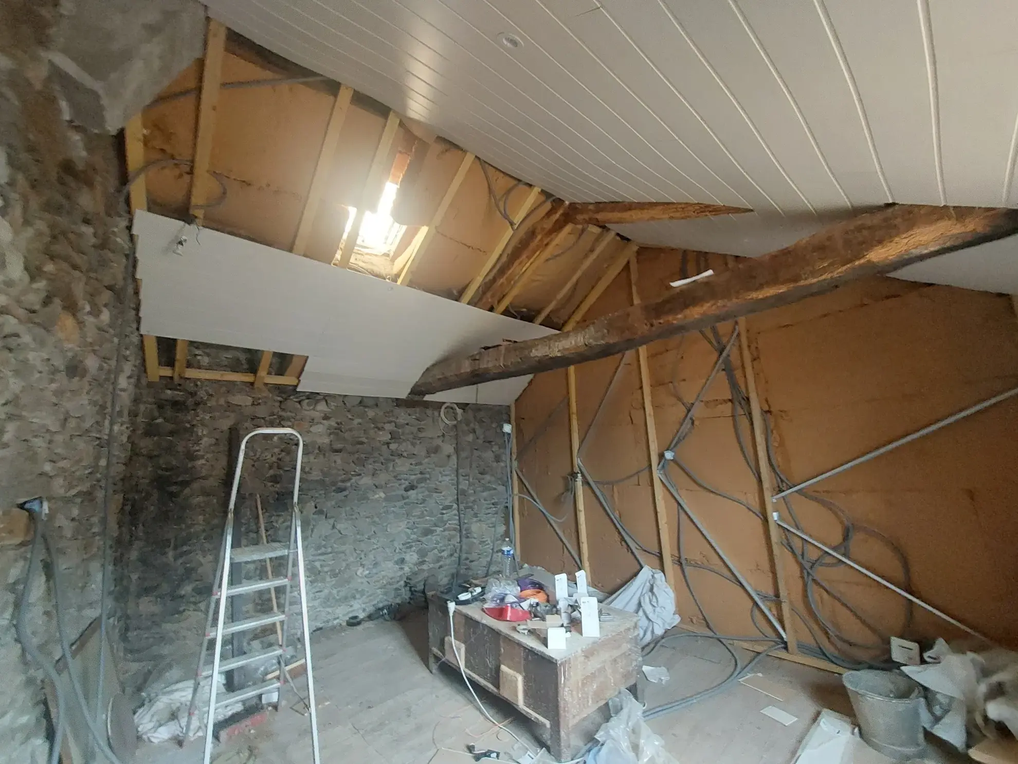Maison de village à Fayet de 57 m² avec travaux à terminer en milieu rural 
