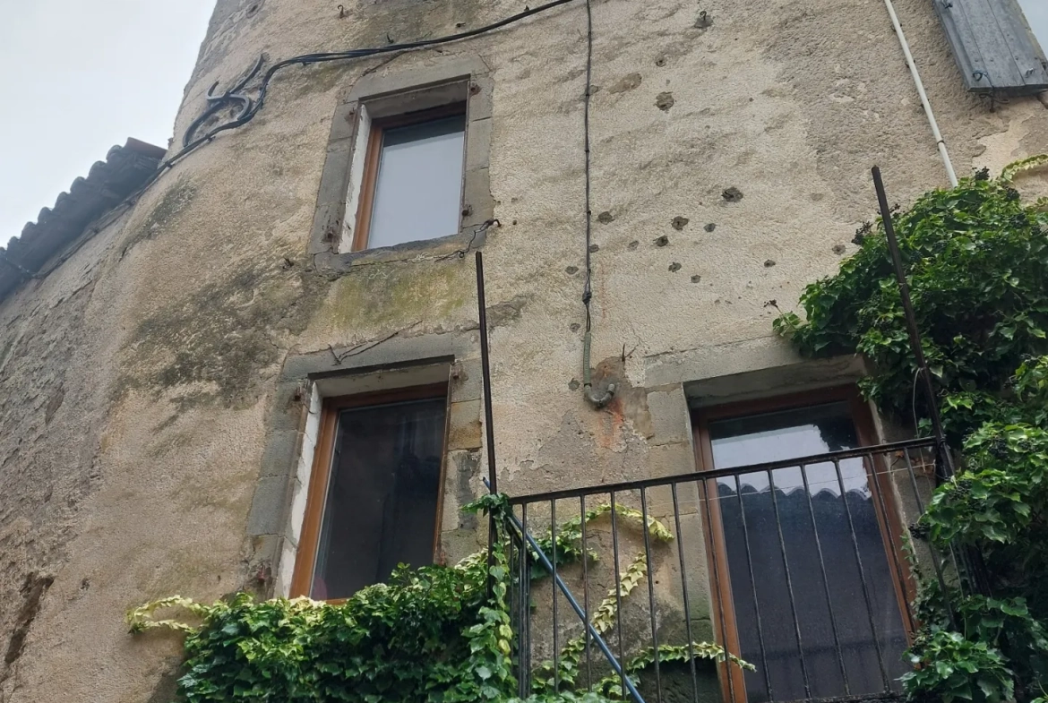 Maison de village à Fayet de 57 m² avec travaux à terminer en milieu rural 