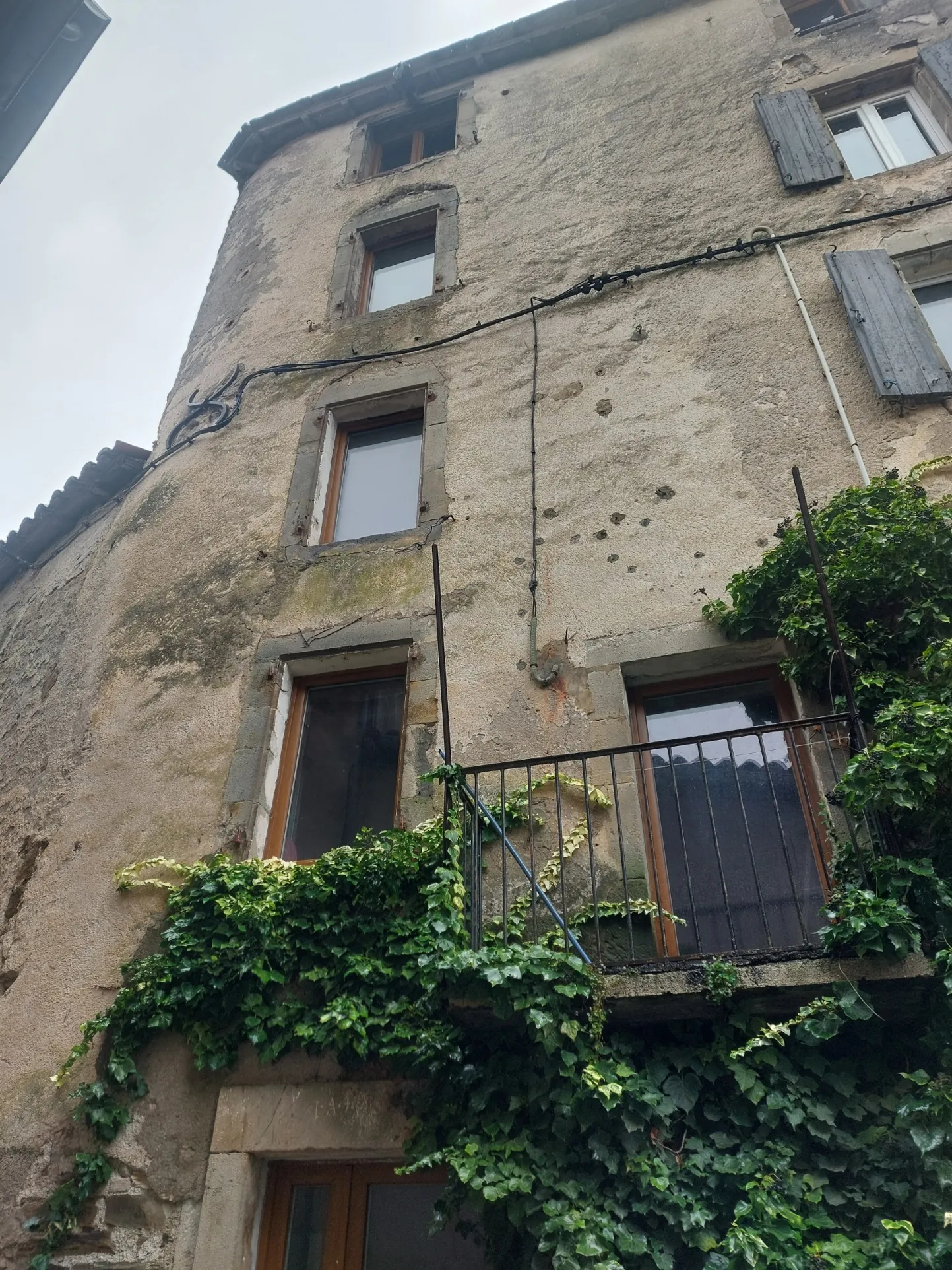 Maison de village à Fayet de 57 m² avec travaux à terminer en milieu rural 