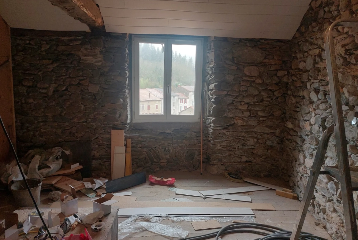 Maison de village à Fayet de 57 m² avec travaux à terminer en milieu rural 
