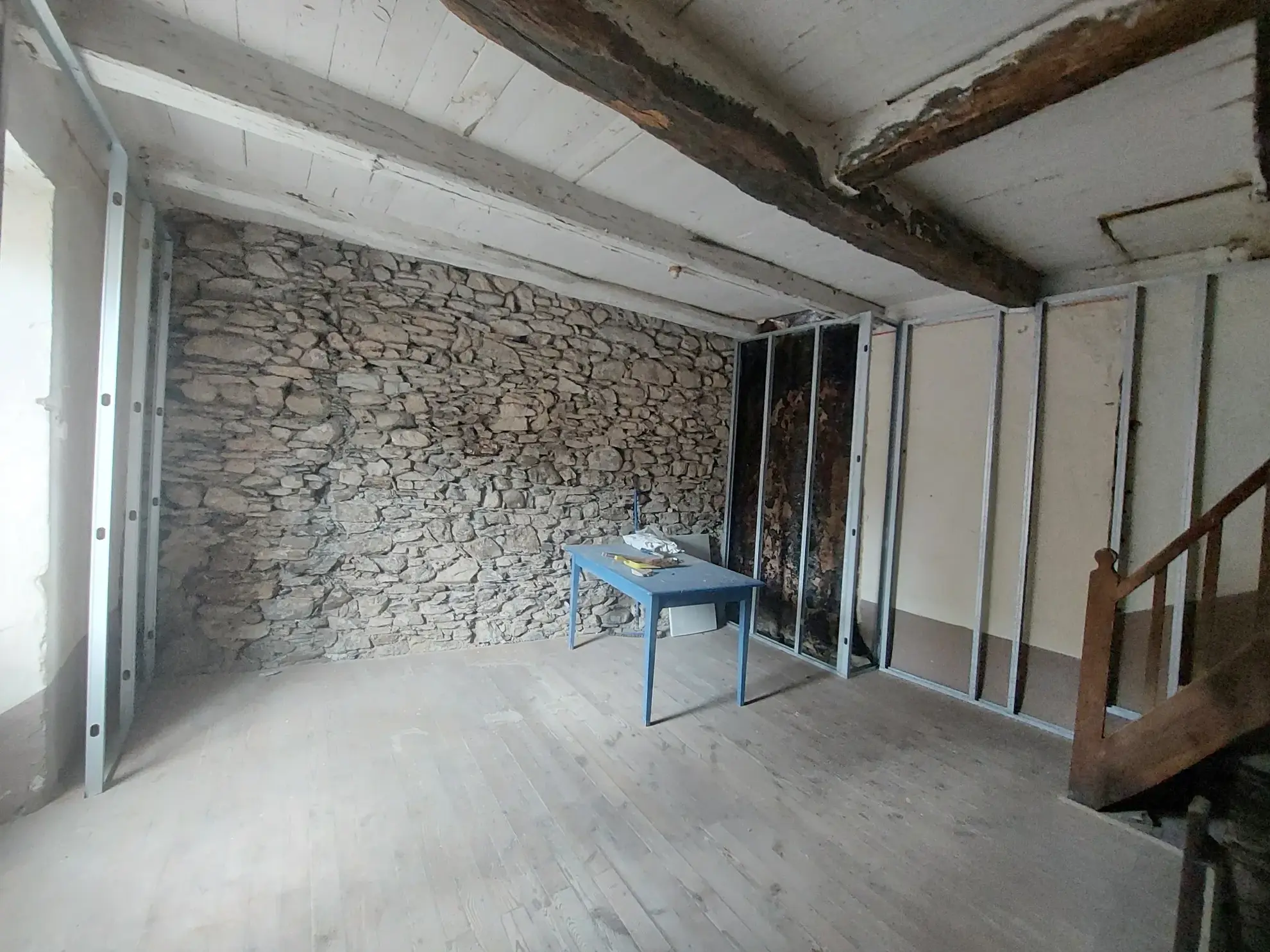 Maison de village à Fayet de 57 m² avec travaux à terminer en milieu rural 