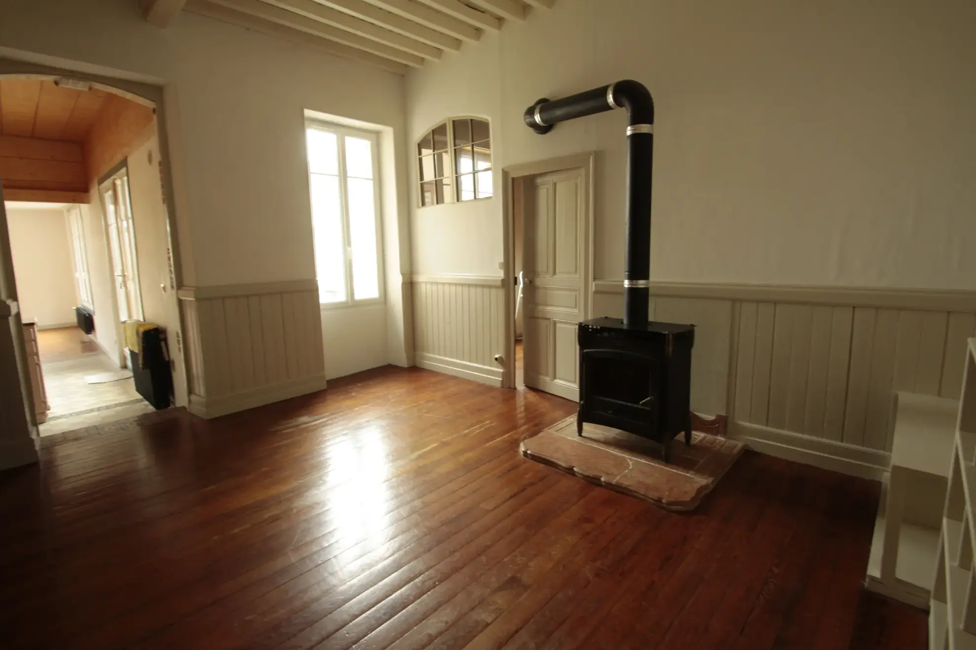 Maison de ville spacieuse avec appartement indépendant à Luzy 