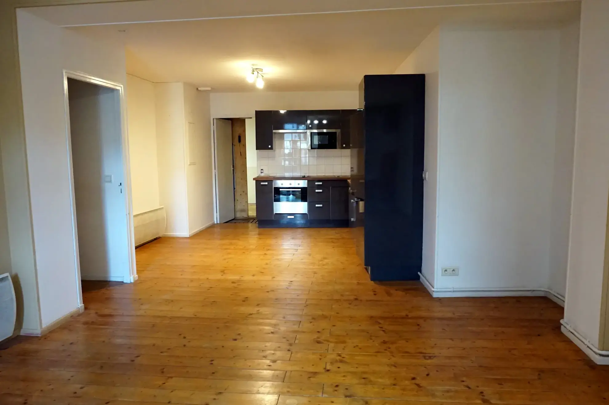 Maison de ville spacieuse avec appartement indépendant à Luzy 