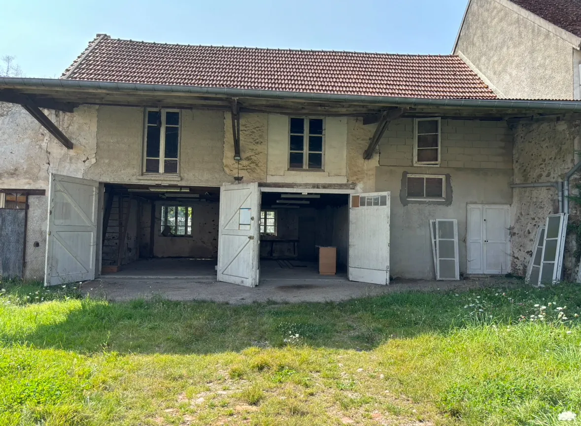 Grande grange à rénover de 200 m² à Rebais, potentiel résidentiel ou locatif 