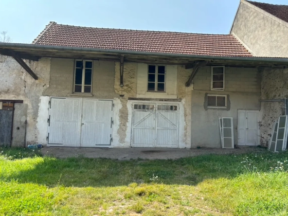 Grande grange à rénover de 200 m² à Rebais, potentiel résidentiel ou locatif