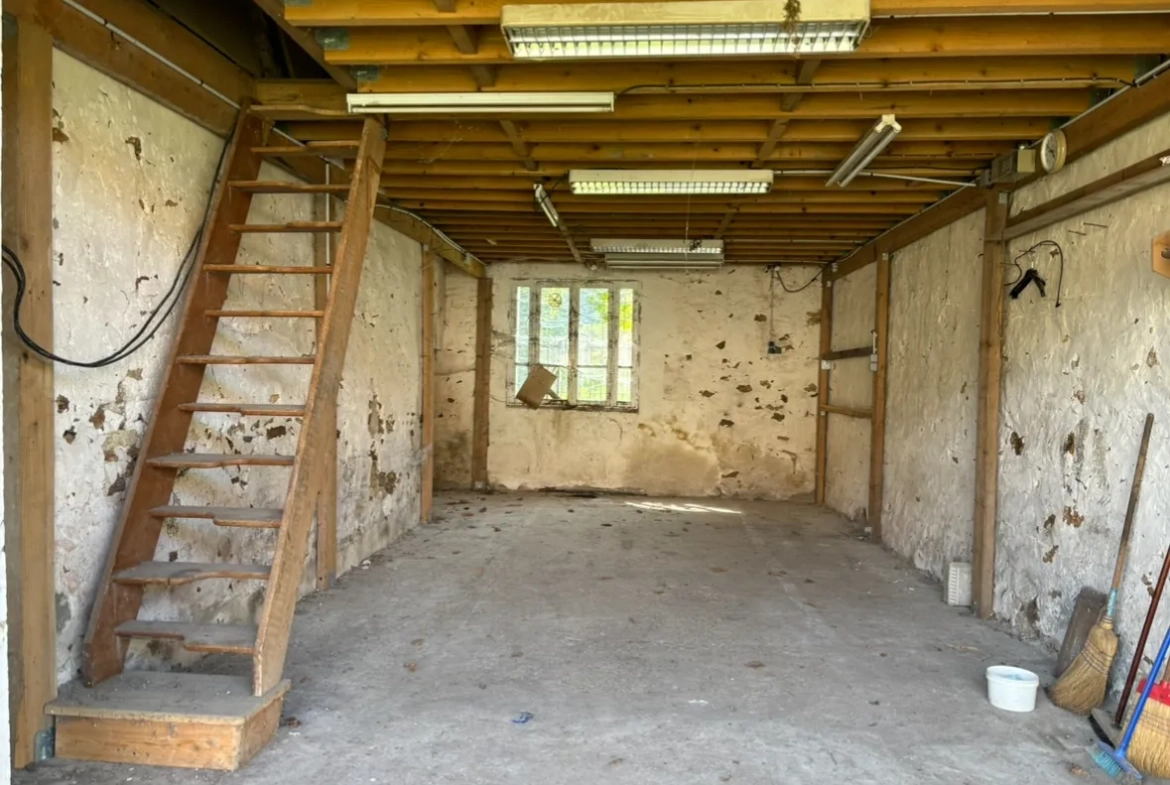 Grande grange à rénover de 200 m² à Rebais, potentiel résidentiel ou locatif 